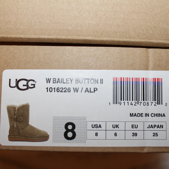 UGG BAILEY BUTTON SHORT WATER RESISTANT BOOTS - Picture 3 of 8